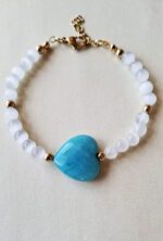 Bracciale in pietra e cuore azzurro mare - immagine 2