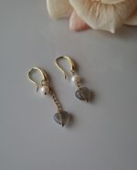 Orecchini con perle e cuore in pietra - immagine 2
