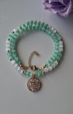 Collana con pietra verde acqua e pendente con fiori